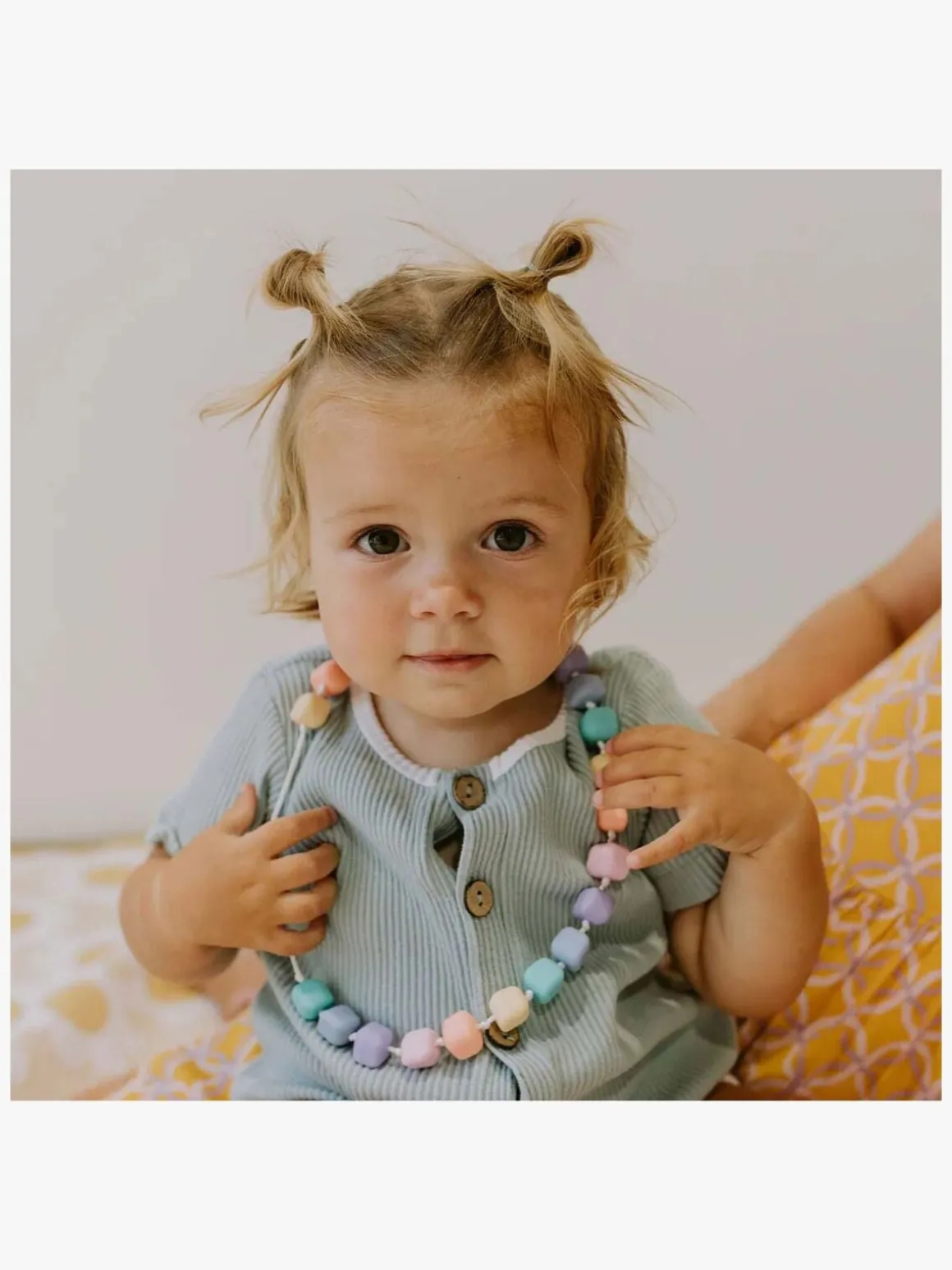 Jellystone Designs Prinsessen På Ærten Bidelegetøj Medium Regnbue, Pastel