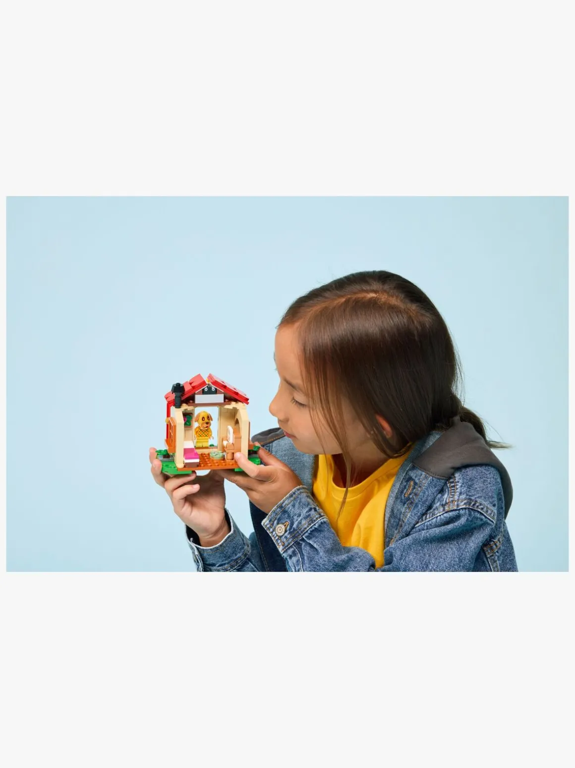 LEGO Animal Crossing 77058 Goldie i sit hyggelige hus