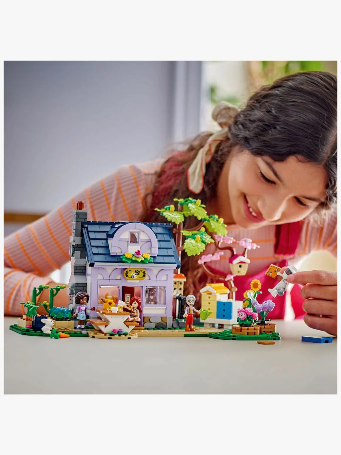 LEGO Friends 42669 Biavlerhus og blomsterhave