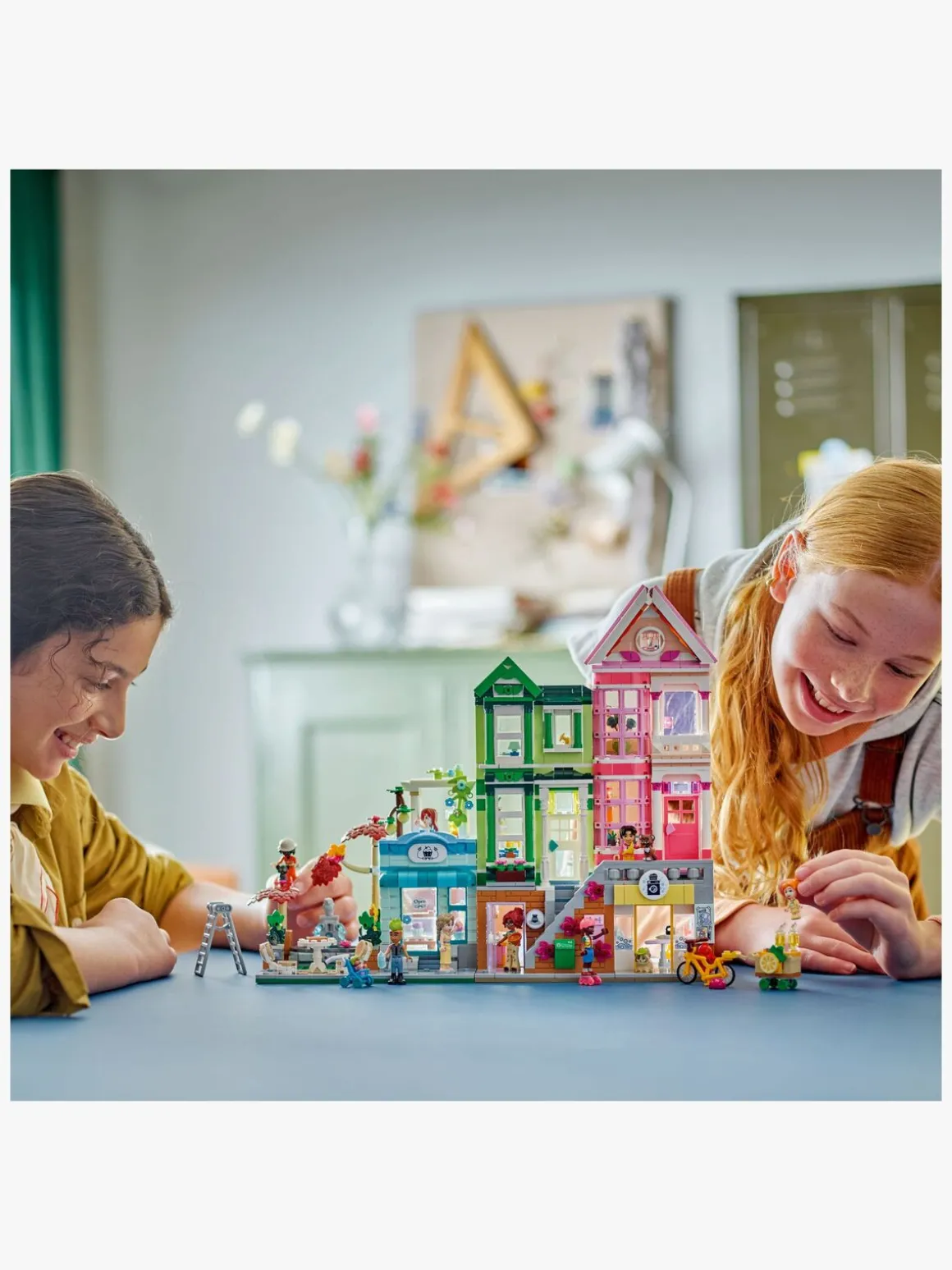 LEGO Friends 42670 Heartlake City lejligheder og butikker