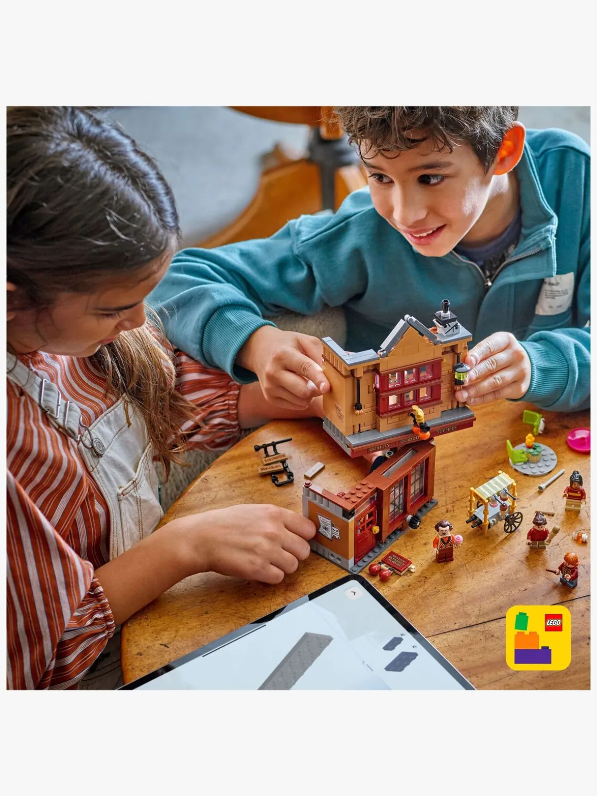 LEGO Harry Potter 76452 Kvalitetsudstyr til Quidditch og Iscafé