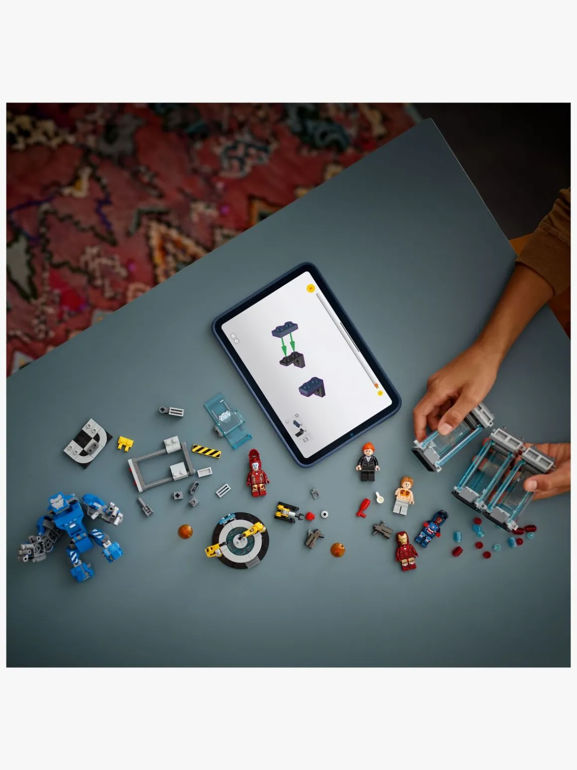 LEGO Super Heroes 76315 Iron Mans laboratorium: Dragtgalleriet